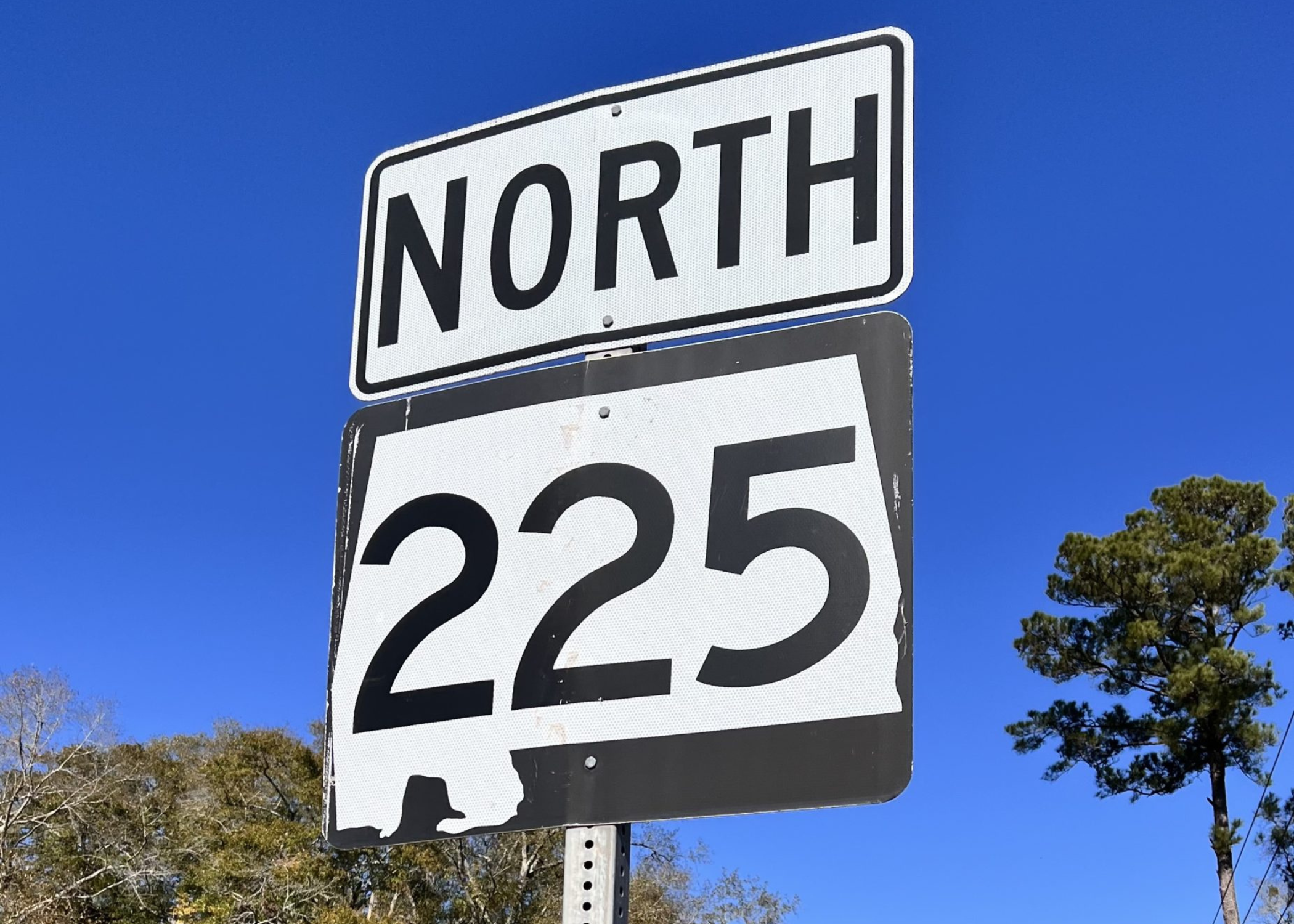 road sign of Alabama state route 225 North